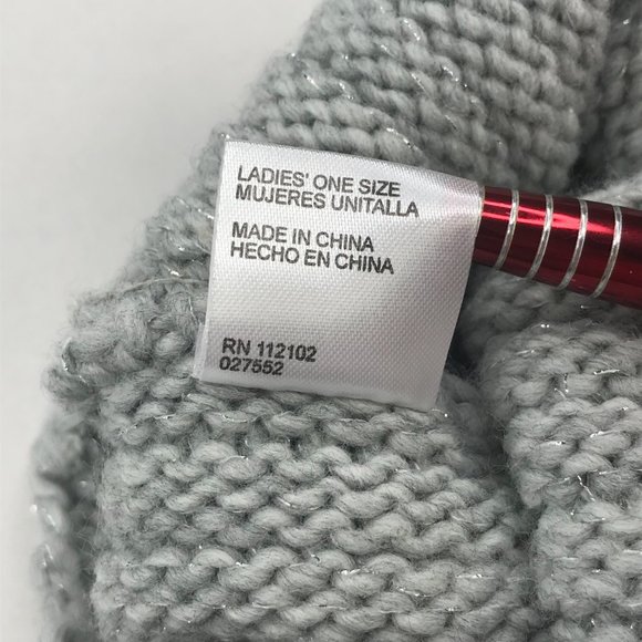 Winter Essentials Women's One Size Gray Knit Beanie Hat With Pom New - Picture 6 of 9